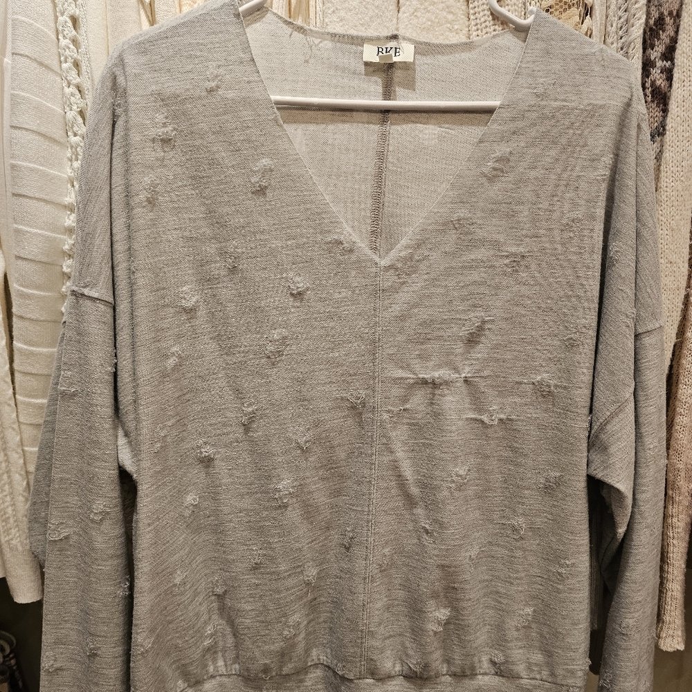 BKE Gray Textured V-Neck Long Sleeve Top | Soft Knit Casual Blouse